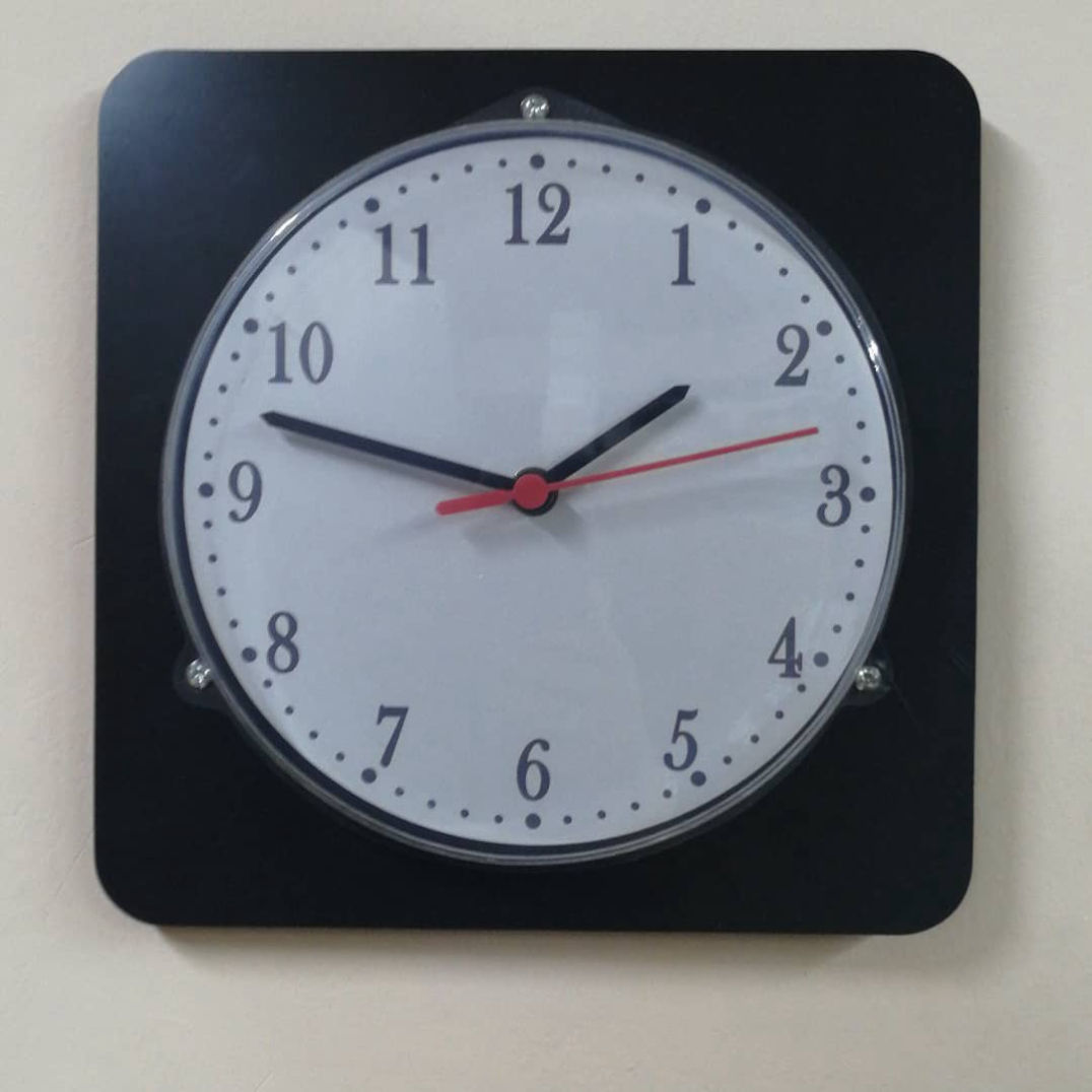 Reloj cuadrado de pared referencia 1A