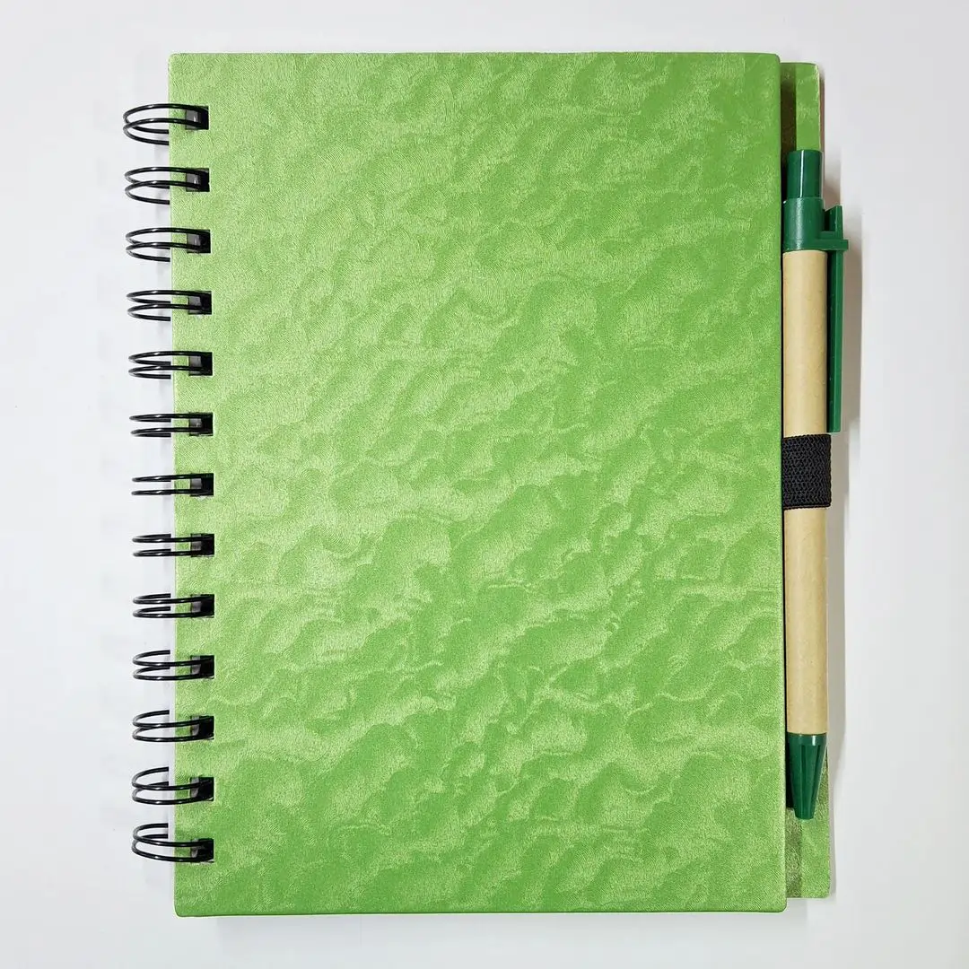 Agenda ecológica tamaño: 14 x 18 cms., con tapas de color