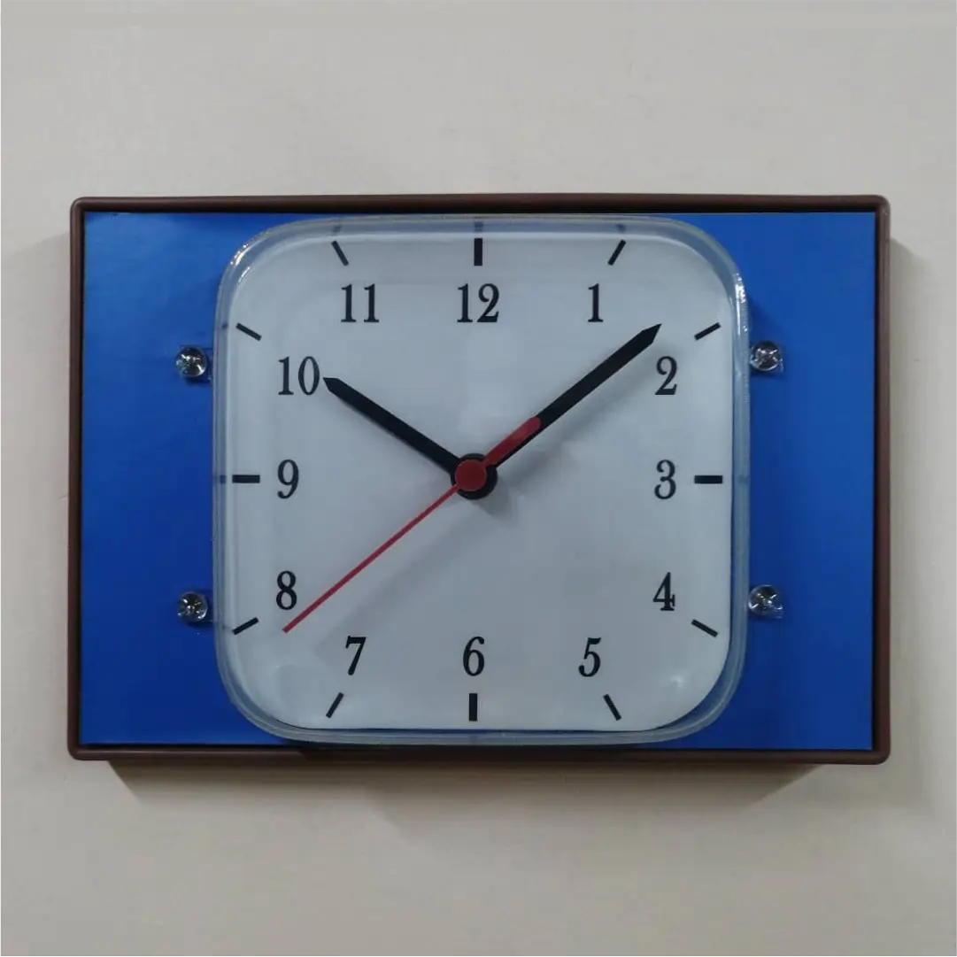 Reloj de pared con base en MDF y marco plástico rectangular horizontal