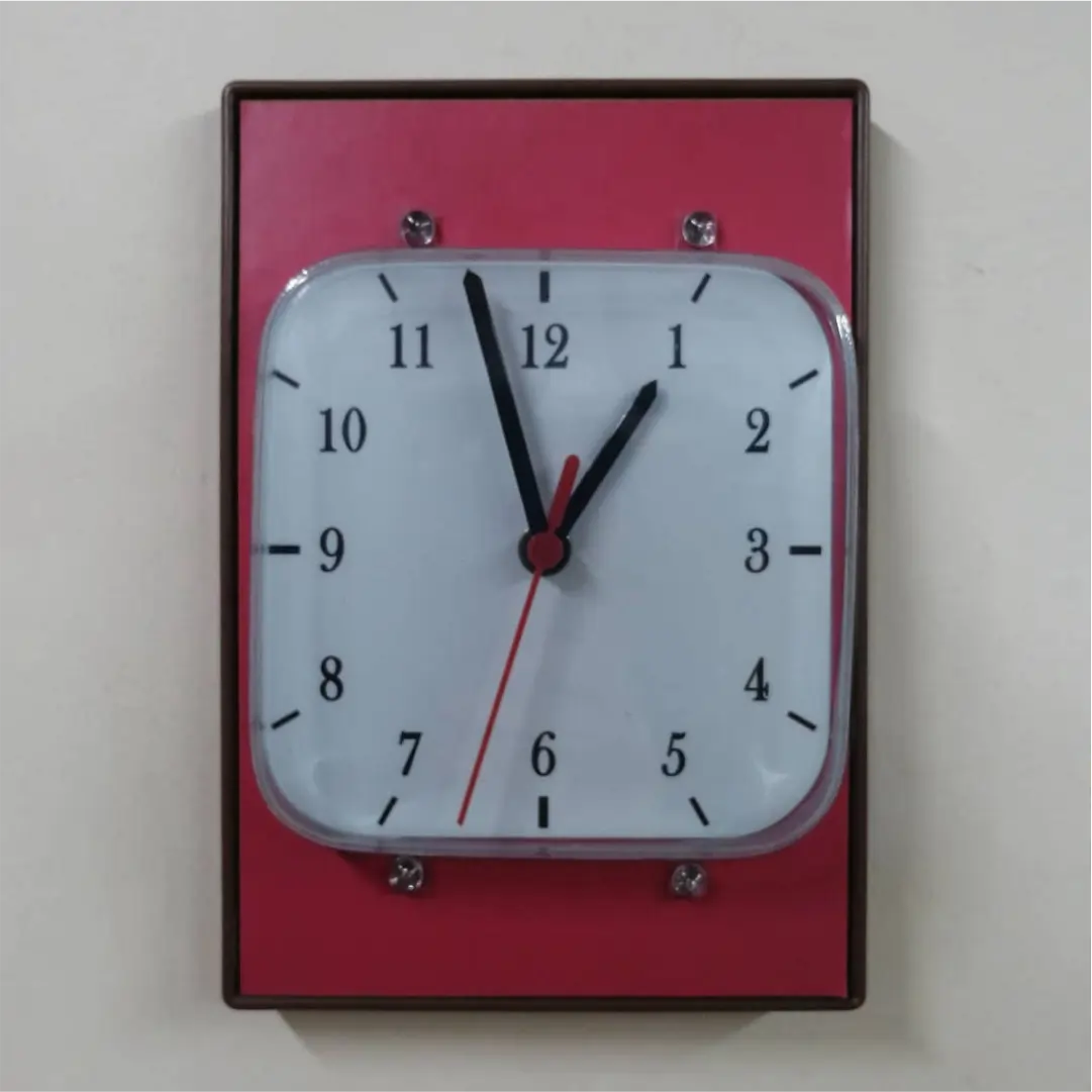 Reloj de pared con base en MDF y marco plástico vertical